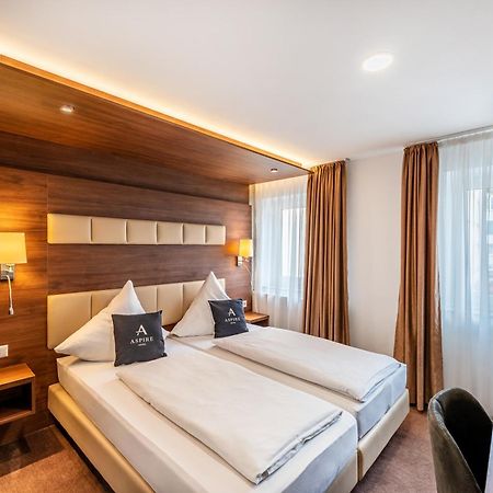 Stadthotel Ройтлинген Экстерьер фото