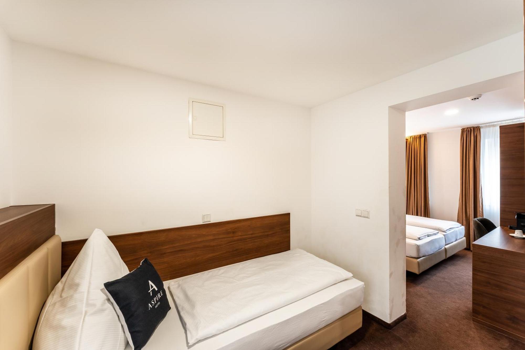 Stadthotel Ройтлинген Экстерьер фото