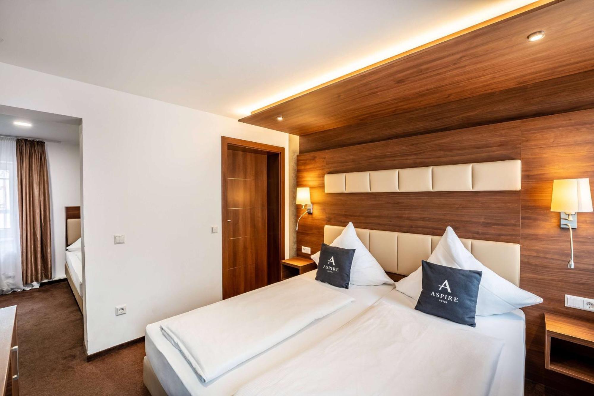 Stadthotel Ройтлинген Экстерьер фото