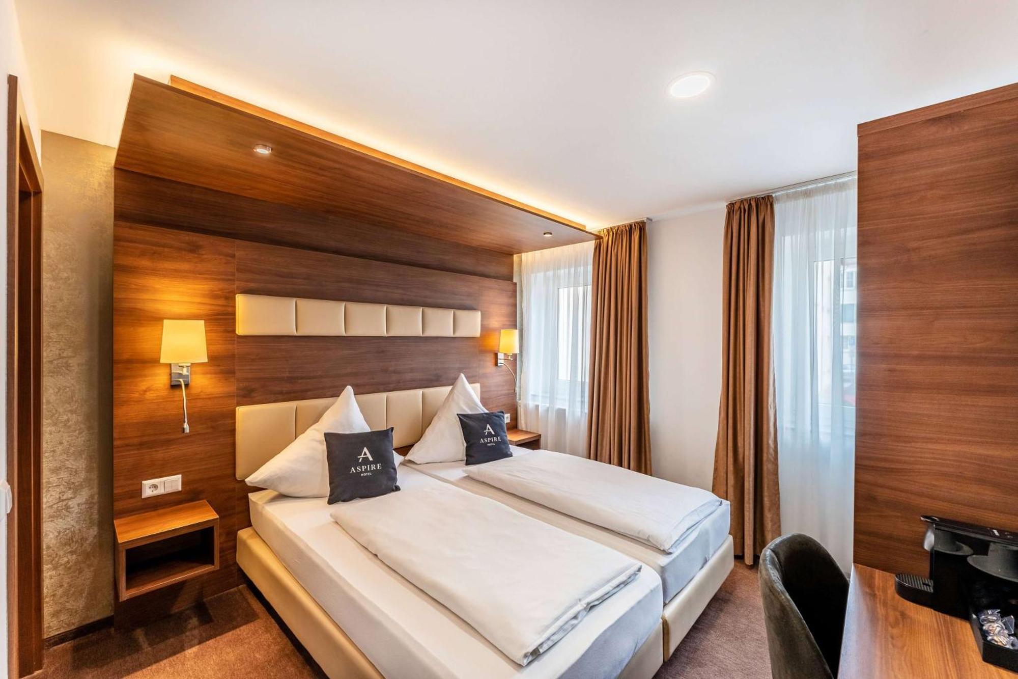 Stadthotel Ройтлинген Экстерьер фото