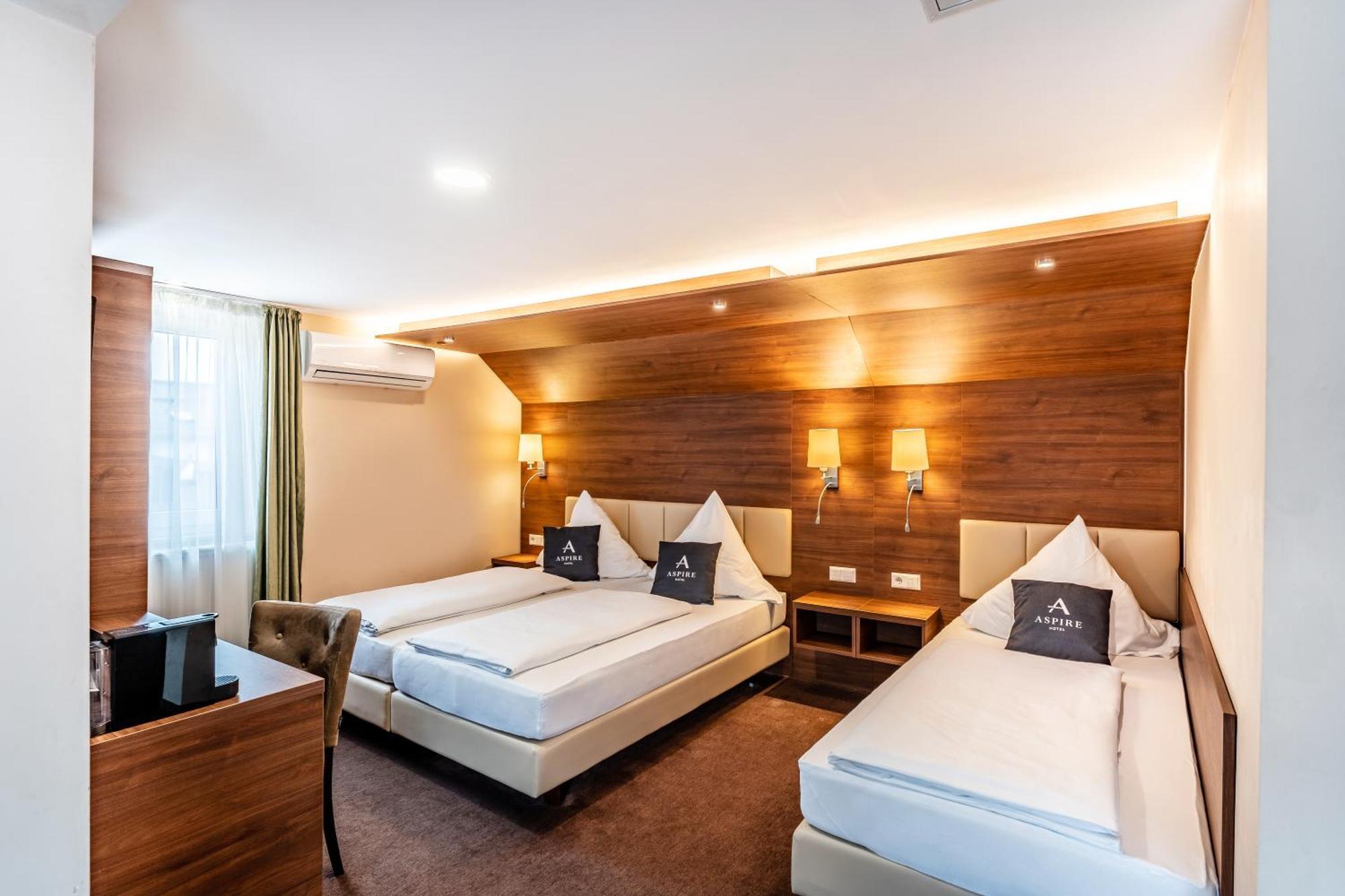 Stadthotel Ройтлинген Экстерьер фото