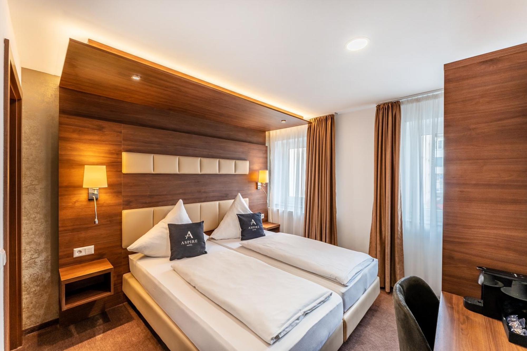 Stadthotel Ройтлинген Экстерьер фото