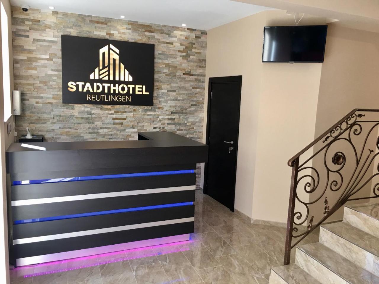 Stadthotel Ройтлинген Экстерьер фото