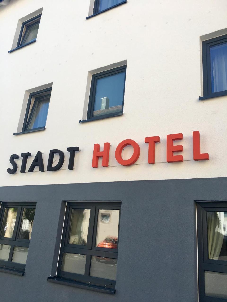 Stadthotel Ройтлинген Экстерьер фото