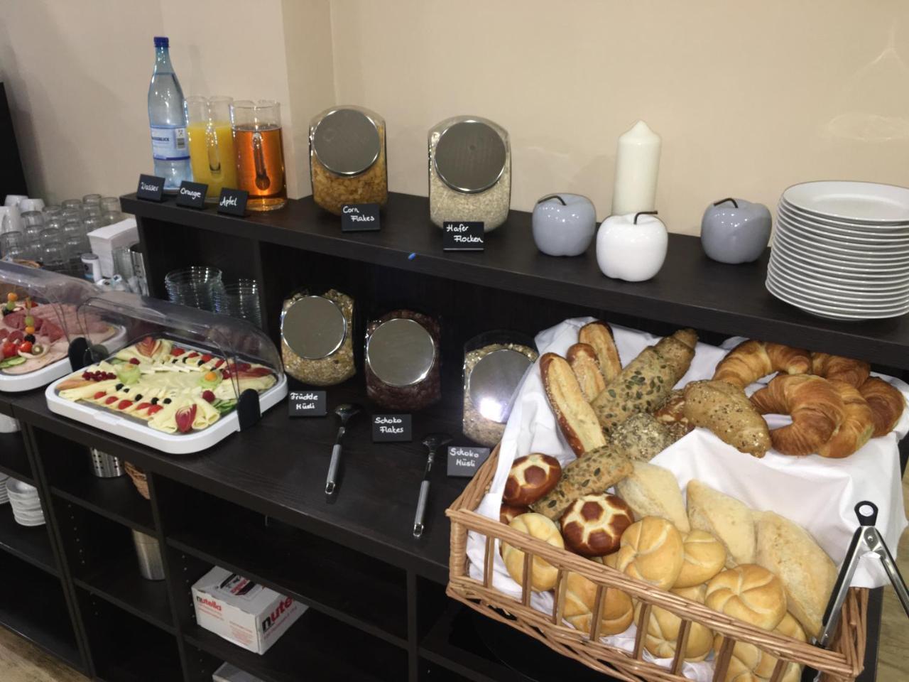 Stadthotel Ройтлинген Экстерьер фото