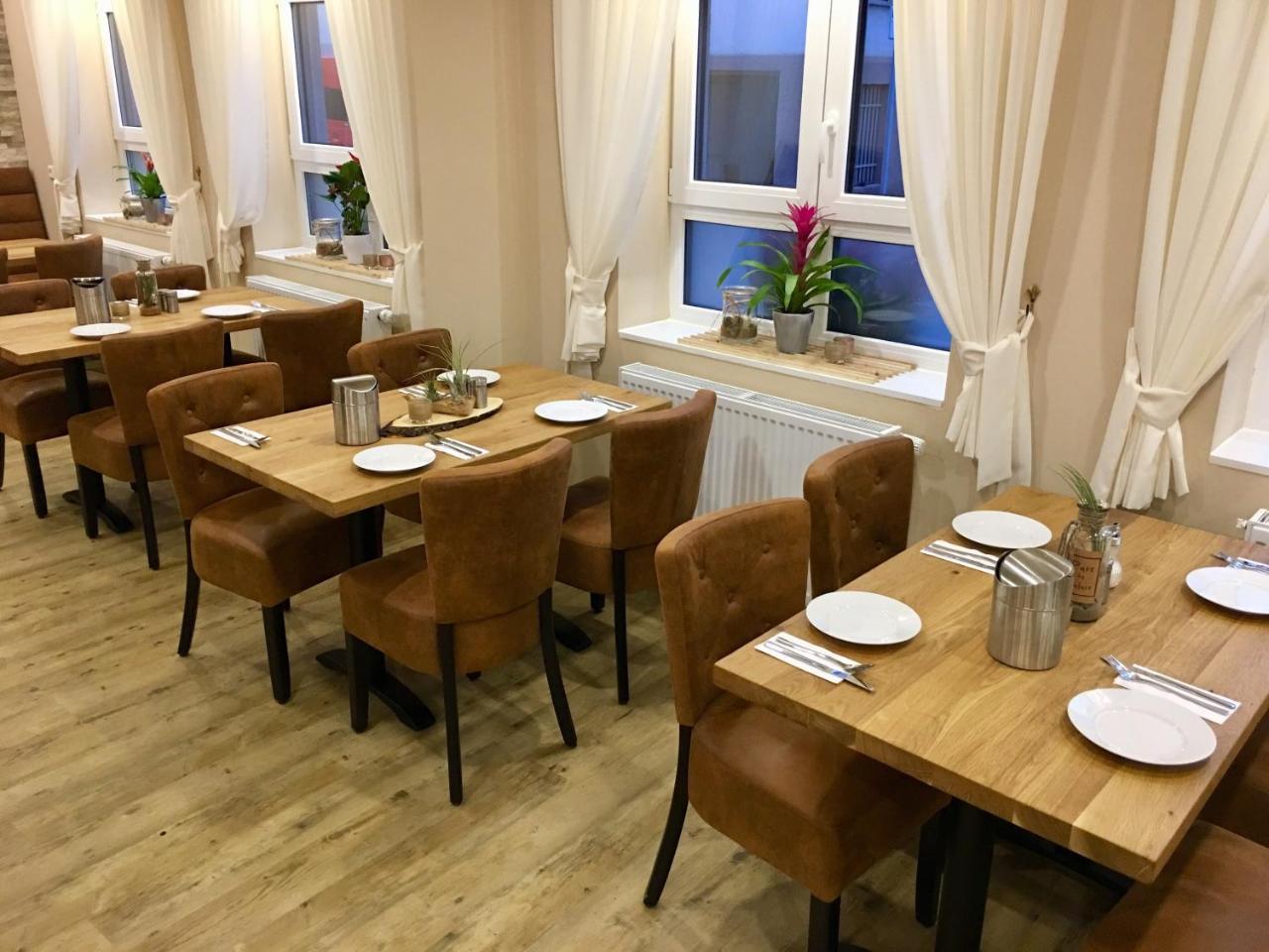 Stadthotel Ройтлинген Экстерьер фото