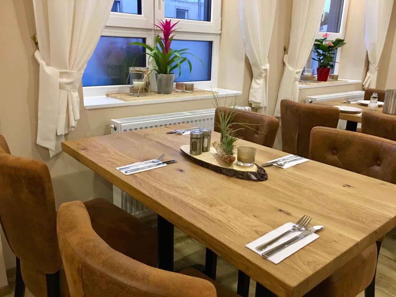 Stadthotel Ройтлинген Экстерьер фото