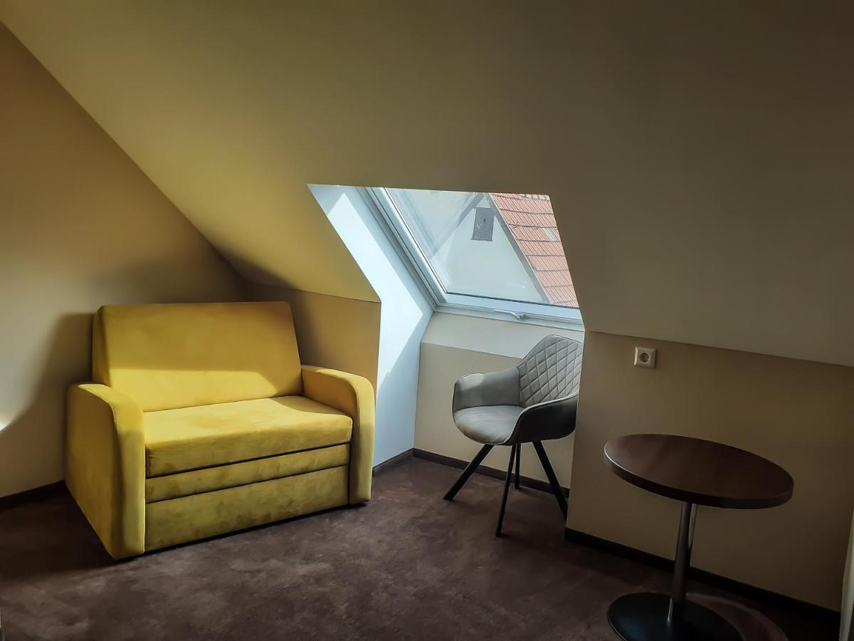Stadthotel Ройтлинген Экстерьер фото