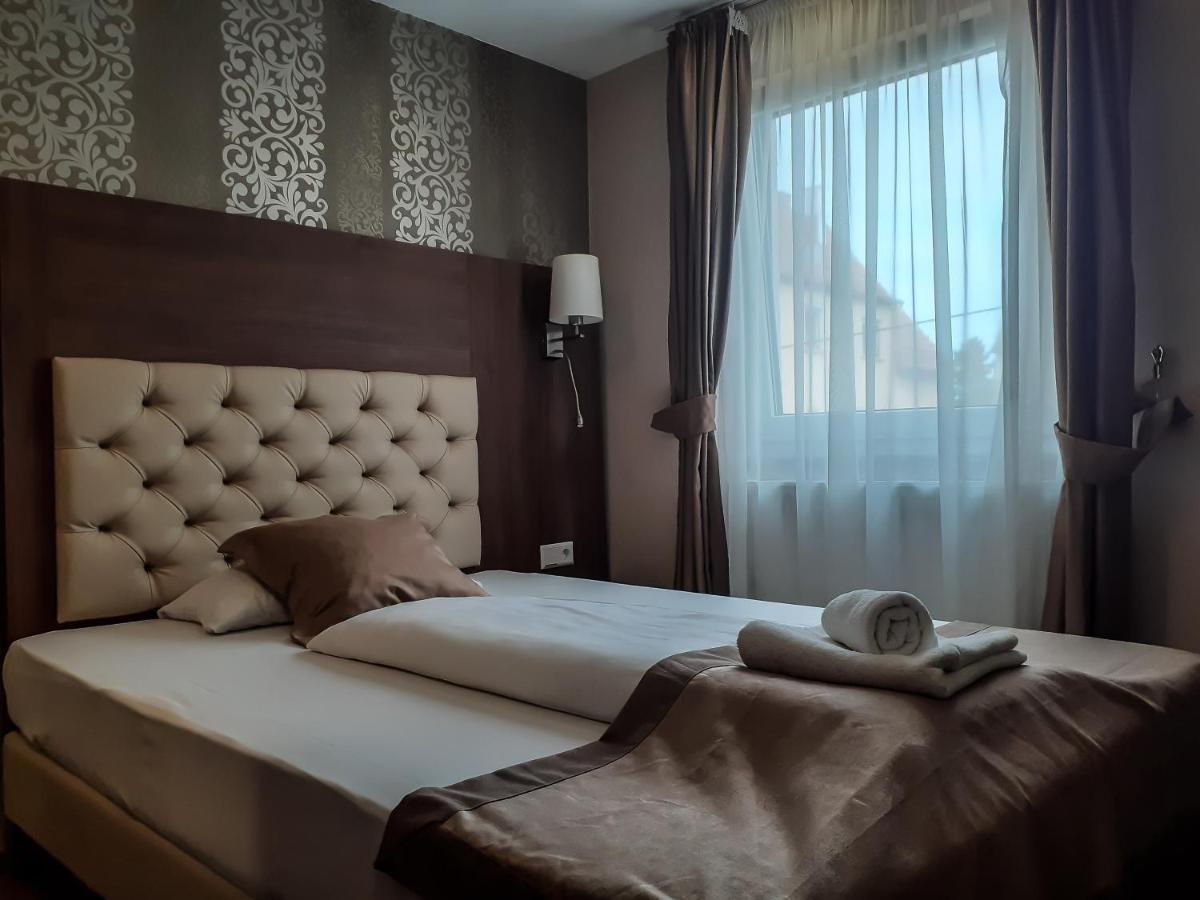 Stadthotel Ройтлинген Экстерьер фото