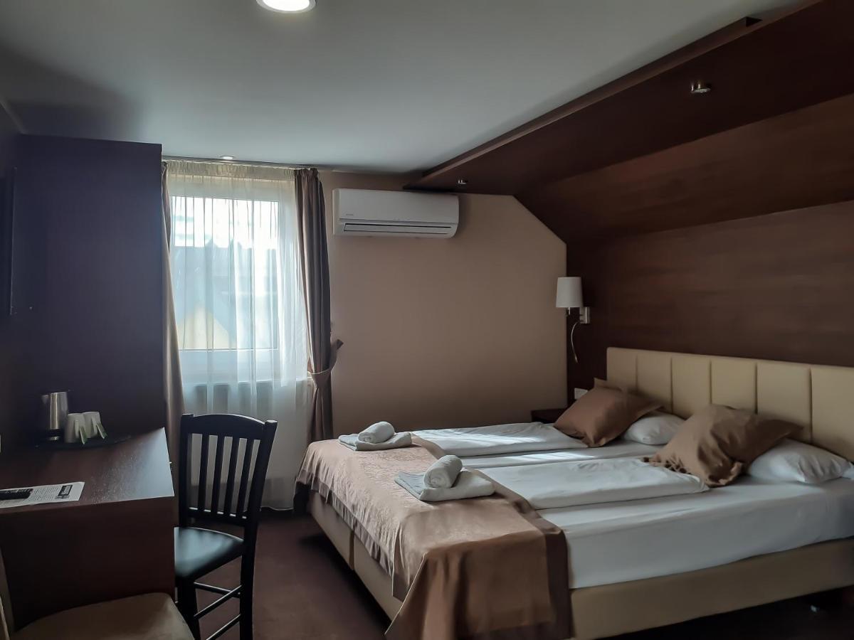 Stadthotel Ройтлинген Экстерьер фото